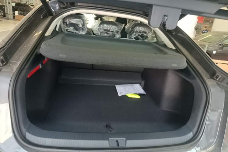 Used Volkswagen ID.7 VIZZION 2024 PRO Model Trunk