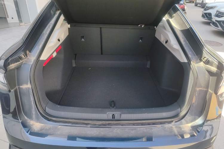 Used Volkswagen ID.7 VIZZION 2024 First Edition Trunk