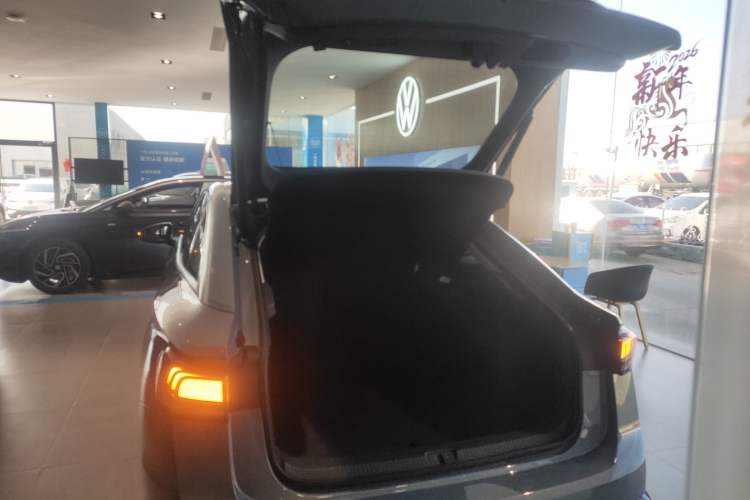 Used Volkswagen ID.7 VIZZION 2024 AIR model Trunk