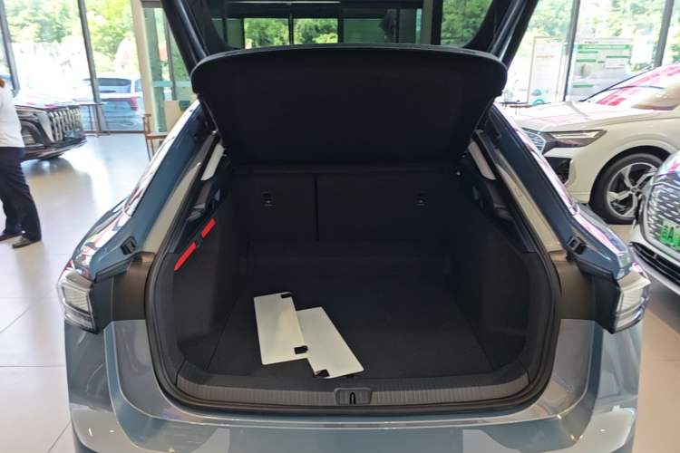 Used Volkswagen ID.7 VIZZION 2024 PRO Model Trunk