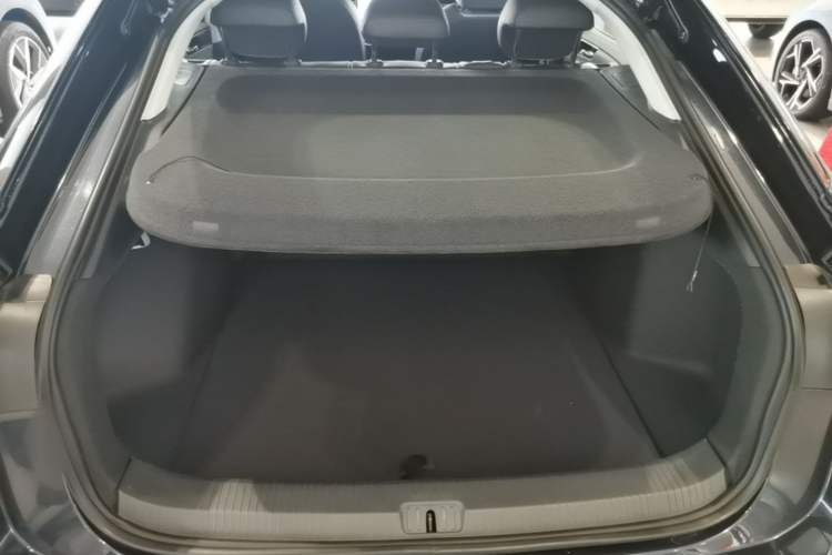 Used Volkswagen ID.7 VIZZION 2024 AIR model Trunk