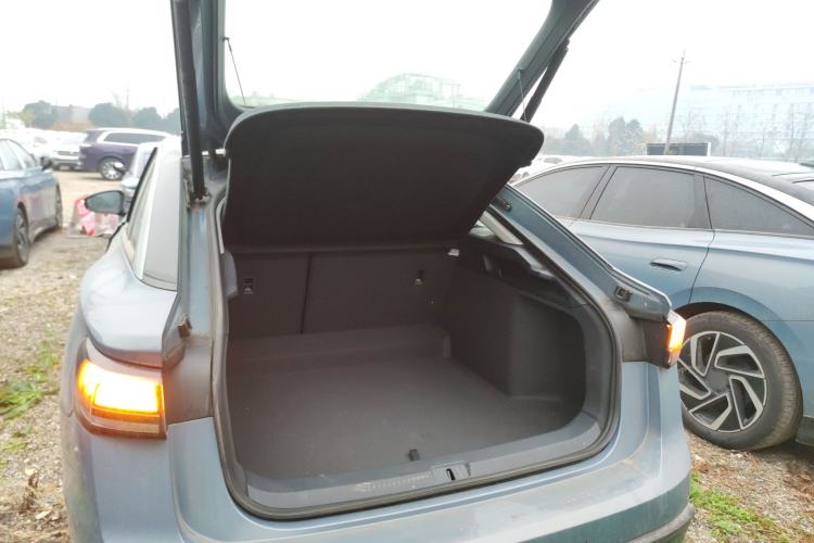 Used Volkswagen ID.7 VIZZION 2024 First Edition Trunk