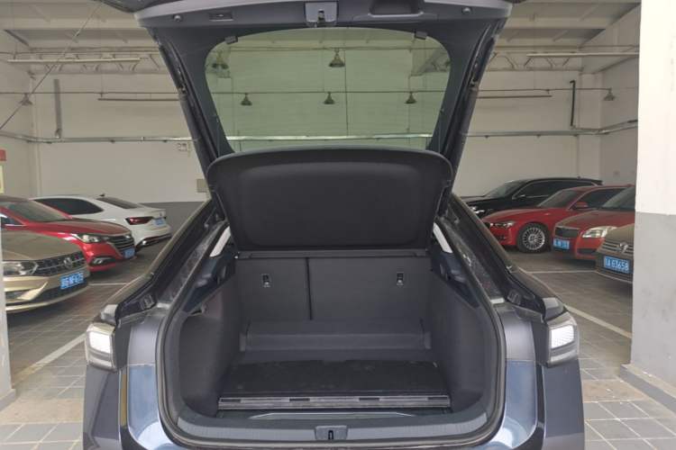Used Volkswagen ID.7 VIZZION 2024 AIR model Trunk