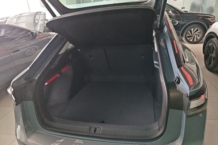 Used Volkswagen ID.7 VIZZION 2024 PRO Model Trunk