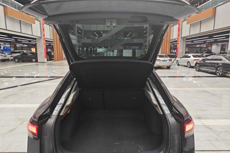 Used Volkswagen ID.7 VIZZION 2024 First Edition Trunk