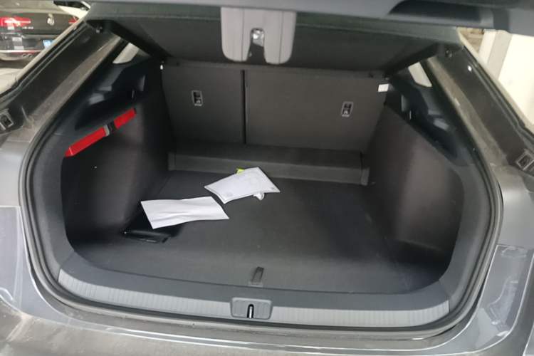 Used Volkswagen ID.7 VIZZION 2024 PRO Model Trunk