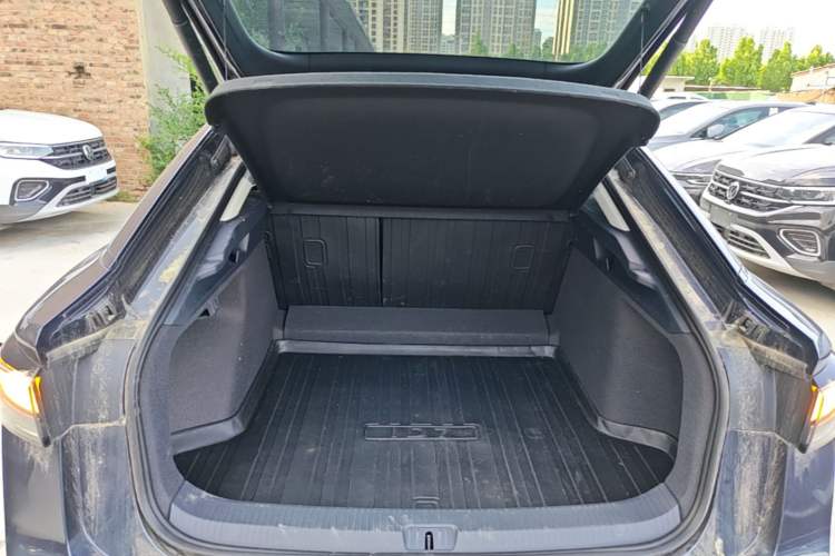 Used Volkswagen ID.7 VIZZION 2024 AIR model Trunk
