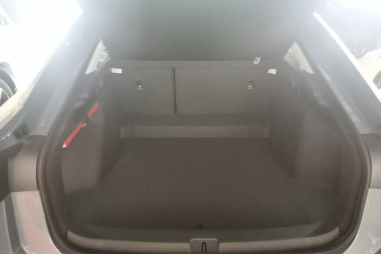 Used Volkswagen ID.7 VIZZION 2024 AIR model Trunk