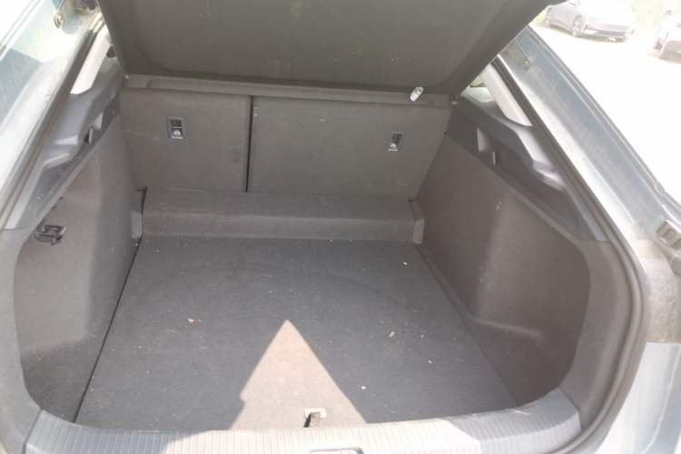 Used Volkswagen ID.7 VIZZION 2024 AIR model Trunk