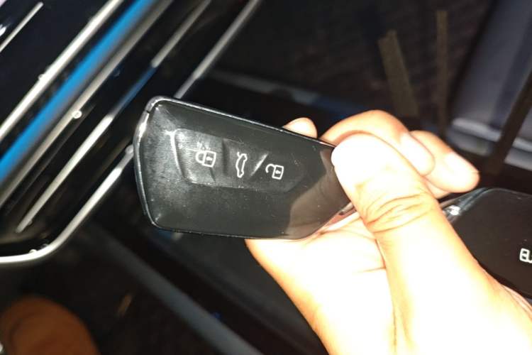 Used Volkswagen ID.7 VIZZION 2024 AIR model Vehicle Key