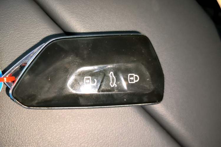 Used Volkswagen ID.7 VIZZION 2024 AIR model Vehicle Key