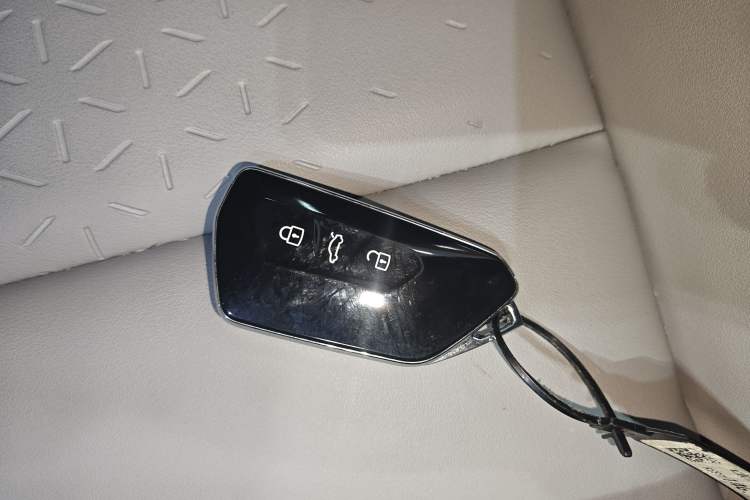 Used Volkswagen ID.7 VIZZION 2024 AIR model Vehicle Key