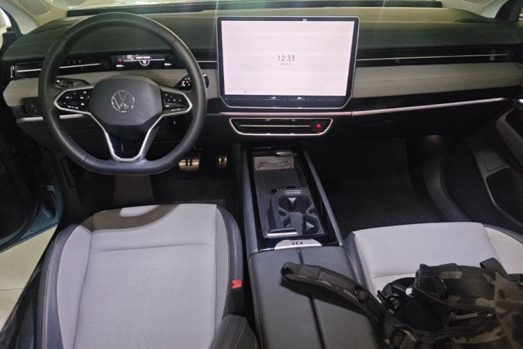 Used Volkswagen ID.7 VIZZION 2024 AIR model Center Console