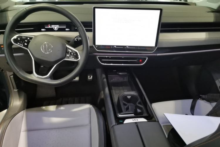 Used Volkswagen ID.7 VIZZION 2024 AIR model Center Console