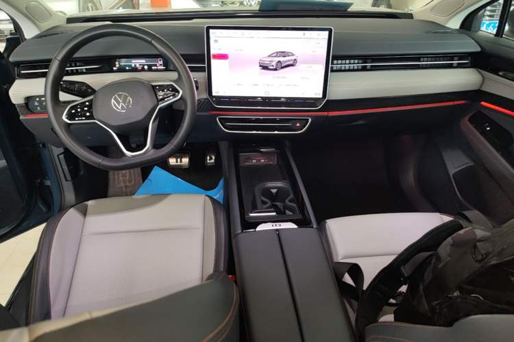 Used Volkswagen ID.7 VIZZION 2024 AIR model Center Console