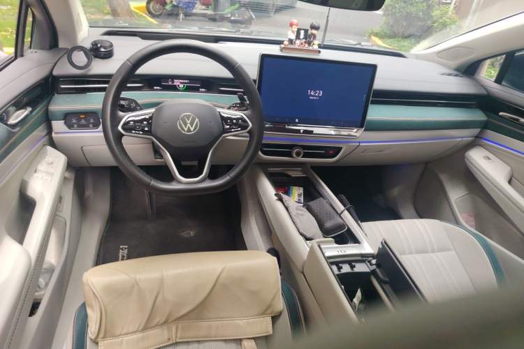 Used Volkswagen ID.7 VIZZION 2024 First Edition Center Console
