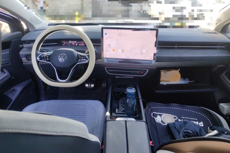 Used Volkswagen ID.7 VIZZION 2024 First Edition Center Console