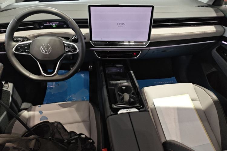 Used Volkswagen ID.7 VIZZION 2024 AIR model Center Console