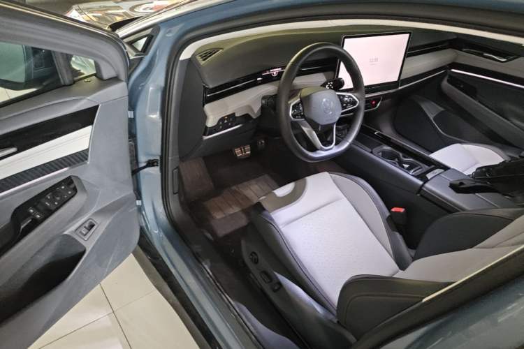 Used Volkswagen ID.7 VIZZION 2024 AIR model Driver Seat