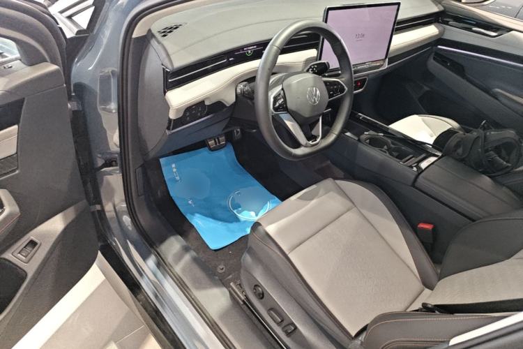 Used Volkswagen ID.7 VIZZION 2024 AIR model Driver Seat