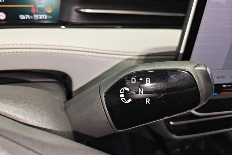 Used Volkswagen ID.7 VIZZION 2024 AIR model Gear Lever