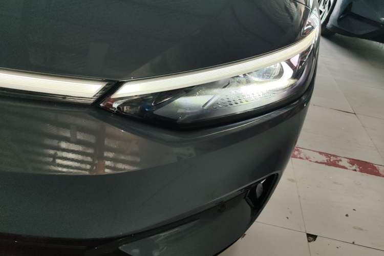 Used Volkswagen ID.7 VIZZION 2024 AIR model Left Front Headlight