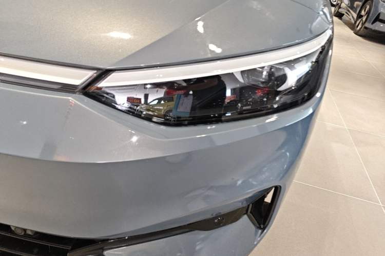 Used Volkswagen ID.7 VIZZION 2024 AIR model Left Front Headlight