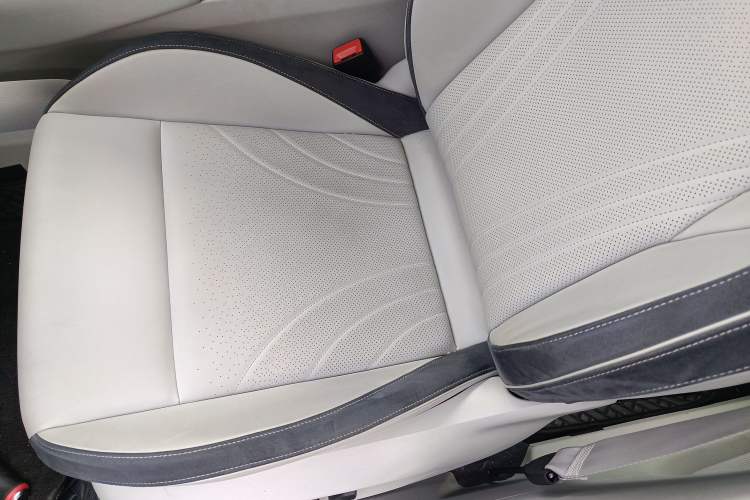 Used Volkswagen ID.7 VIZZION 2024 First Edition Left Front Seat