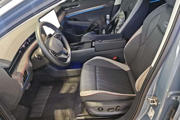 Used Volkswagen ID.7 VIZZION 2024 PRIME Left Front Seat