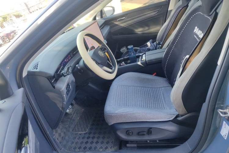Used Volkswagen ID.7 VIZZION 2024 First Edition Left Front Seat