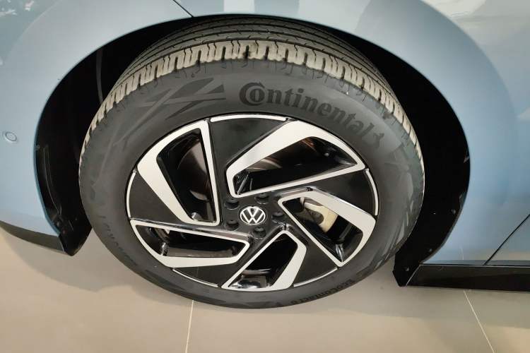 Used Volkswagen ID.7 VIZZION 2024 First Edition Left Front Wheel Hub