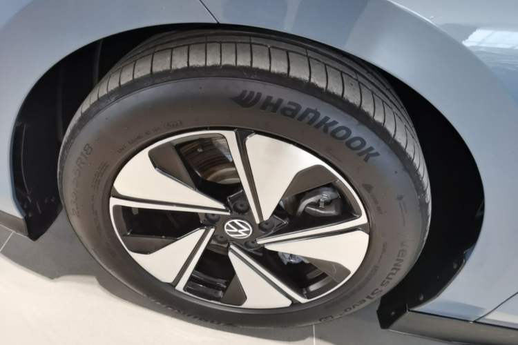 Used Volkswagen ID.7 VIZZION 2024 AIR model Left Front Wheel Hub