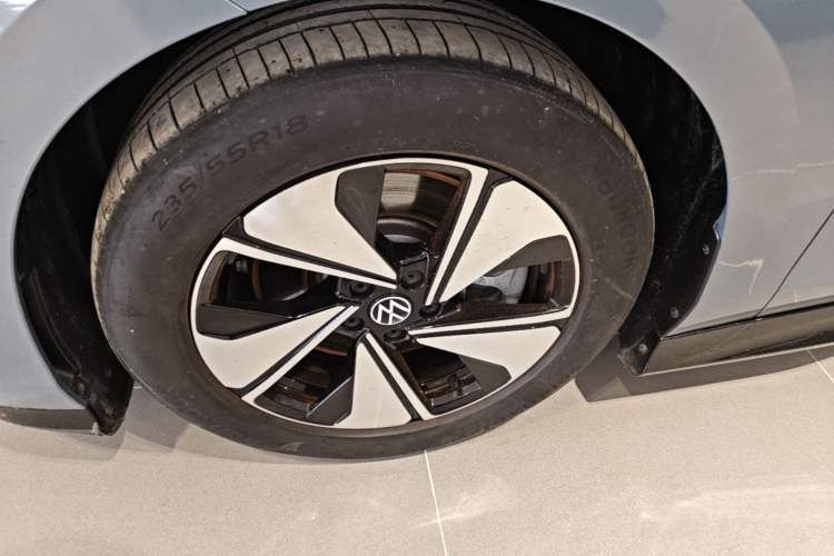 Used Volkswagen ID.7 VIZZION 2024 AIR model Left Front Wheel Hub
