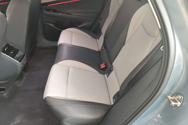 Used Volkswagen ID.7 VIZZION 2024 AIR model Left Rear Seat