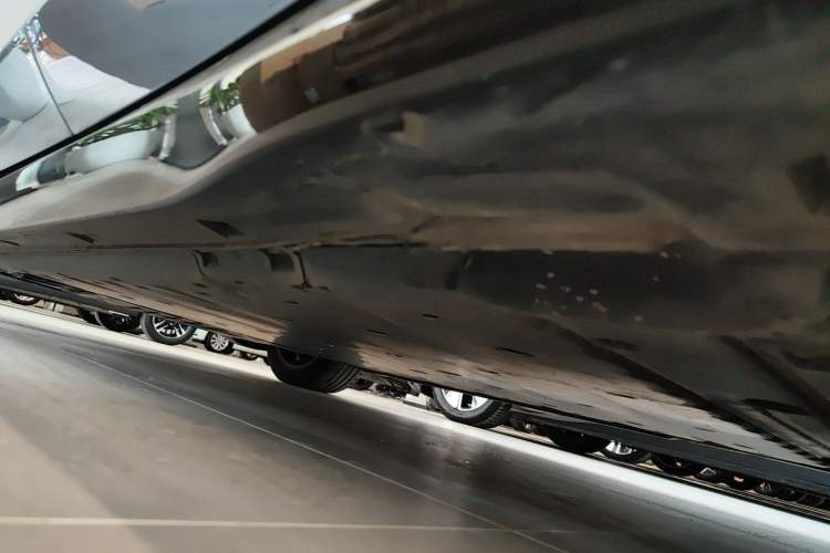 Used Volkswagen ID.7 VIZZION 2024 First Edition Left Side Sill
