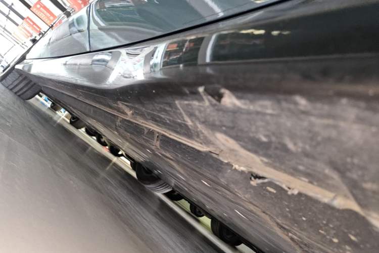 Used Volkswagen ID.7 VIZZION 2024 AIR model Left Side Sill
