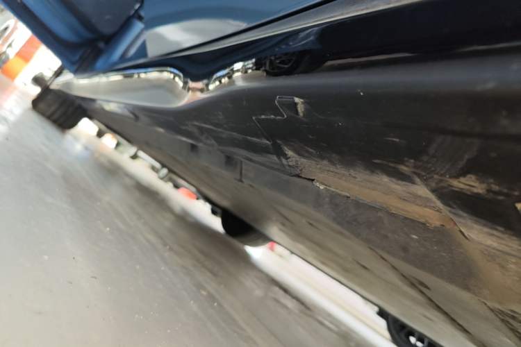 Used Volkswagen ID.7 VIZZION 2024 AIR model Left Side Sill