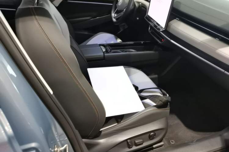Used Volkswagen ID.7 VIZZION 2024 AIR model Right Front Seat