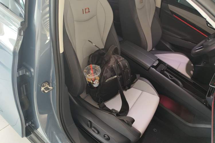 Used Volkswagen ID.7 VIZZION 2024 AIR model Right Front Seat