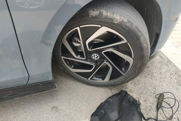 Used Volkswagen ID.7 VIZZION 2024 PRO Model Right Front Wheel Hub