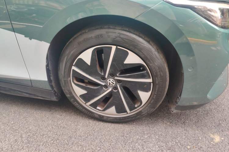 Used Volkswagen ID.7 VIZZION 2024 First Edition Right Front Wheel Hub