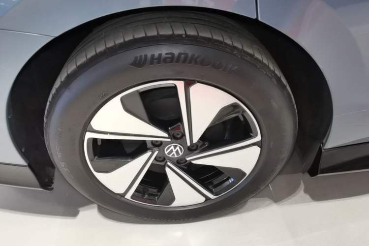 Used Volkswagen ID.7 VIZZION 2024 AIR model Right Rear Wheel Hub