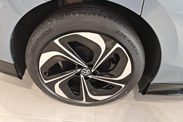 Used Volkswagen ID.7 VIZZION 2024 PRIME Right Rear Wheel Hub