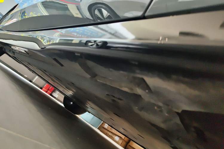 Used Volkswagen ID.7 VIZZION 2024 First Edition Right Side Sill