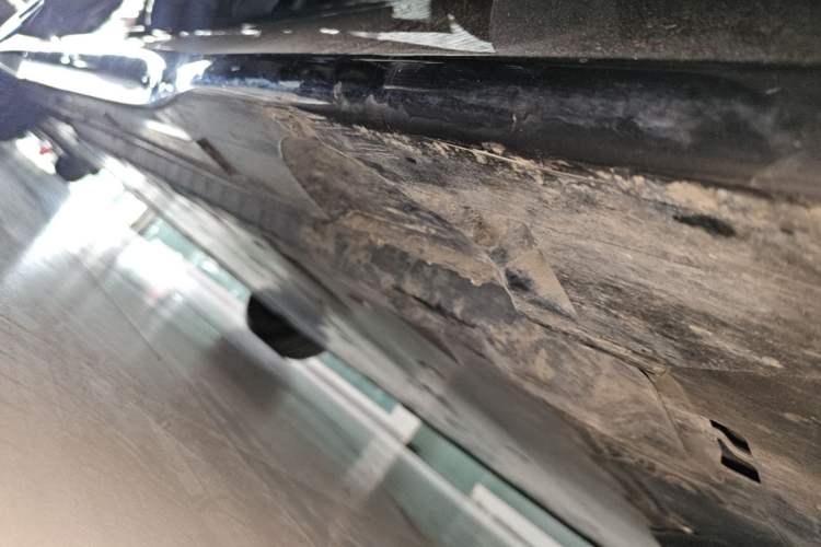 Used Volkswagen ID.7 VIZZION 2024 AIR model Right Side Sill