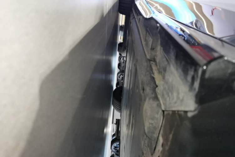 Used Volkswagen ID.7 VIZZION 2024 AIR model Right Side Sill
