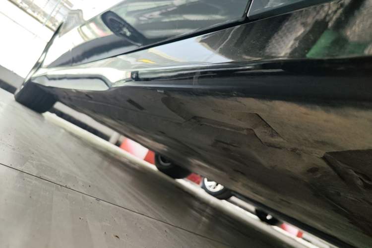 Used Volkswagen ID.7 VIZZION 2024 AIR model Right Side Sill