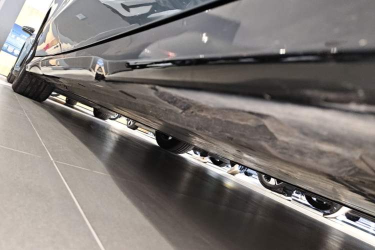 Used Volkswagen ID.7 VIZZION 2024 AIR model Right Side Sill