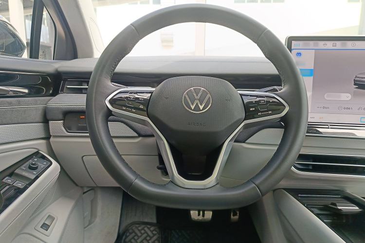 Used Volkswagen ID.7 VIZZION 2024 First Edition Steering Wheel