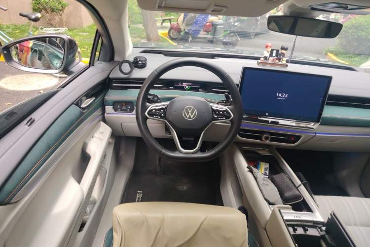 Used Volkswagen ID.7 VIZZION 2024 First Edition Steering Wheel